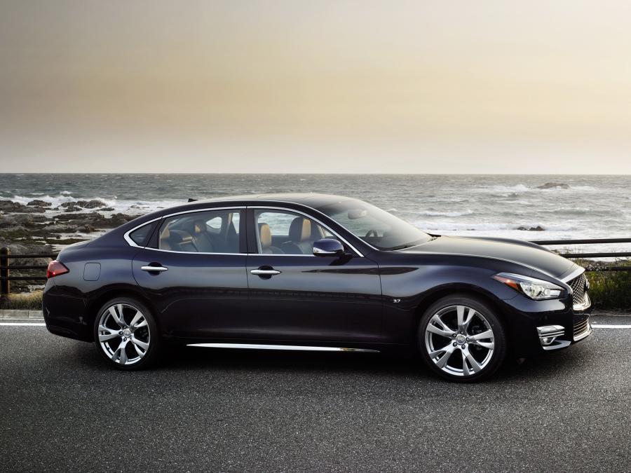  Infiniti Q70L 3.7 2015 года  (фото 3 из 15)